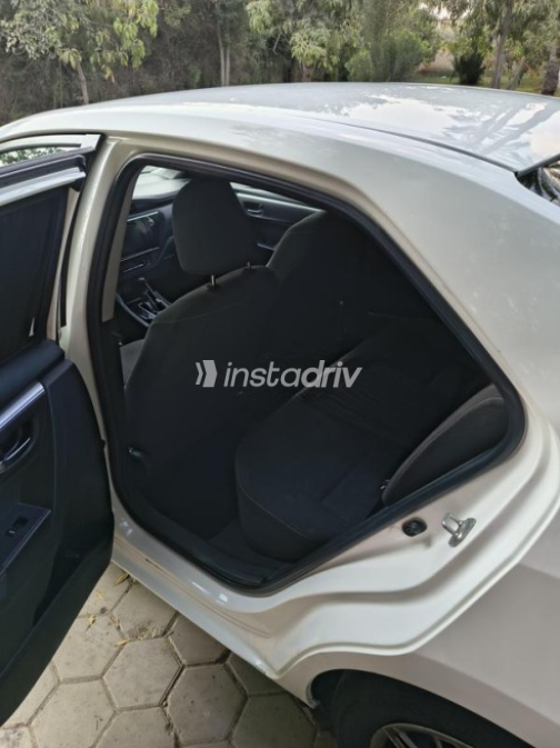 Toyota Corolla 2018 White Automatic Used for Sale in Sheikh Zayed City - 8