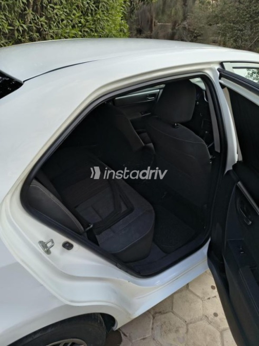 Toyota Corolla 2018 White Automatic Used for Sale in Sheikh Zayed City - 9