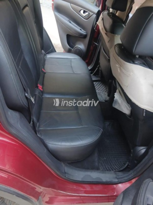 Nissan Qashqai 2017 Dark Red Automatic Used for Sale in Cairo - 4