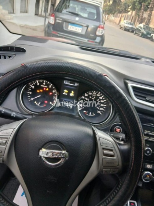 Nissan Qashqai 2017 Dark Red Automatic Used for Sale in Cairo - 6
