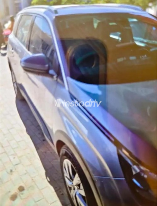 Peugeot 5008 2019 Silver Automatic Used for Sale in El Haram - 2