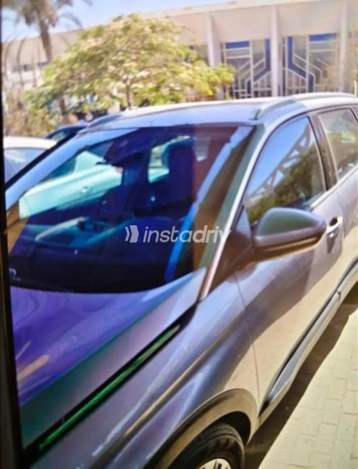 Peugeot 5008 2019 Silver Automatic Used for Sale in El Haram - 3