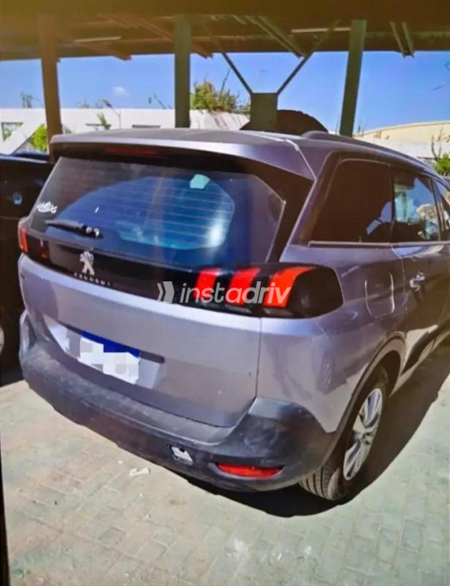Peugeot 5008 2019 Silver Automatic Used for Sale in El Haram - 4