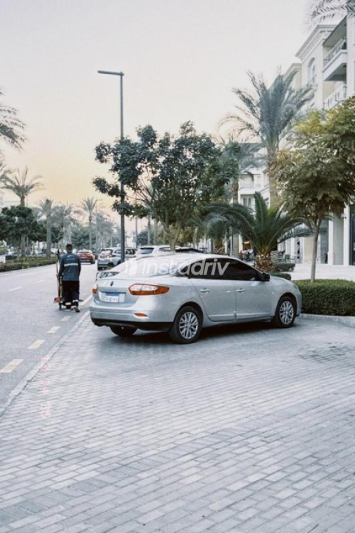 Renault Fluence 2014 Silver Automatic Used for Sale in Zagazig - 2