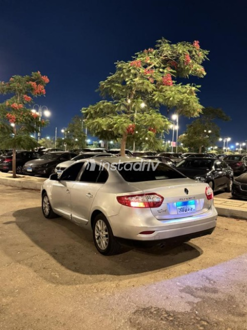 Renault Fluence 2014 Silver Automatic Used for Sale in Zagazig - 4