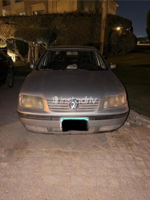فولكس فاغن بورا 2002 فضي أوتوماتيك مستعملة للبيع في مدينة الشيخ زايد - 1