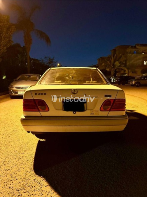 مرسيدس E 200 1997 أبيض أوتوماتيك مستعملة للبيع في مدينة الشيخ زايد - 6