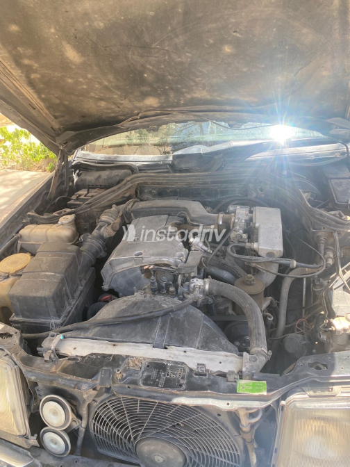 Mercedes E 200 1991 White Automatic Used for Sale in Greater Cairo ( Cairo + Giza) - 2