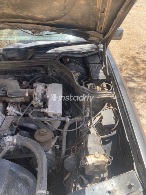 Mercedes E 200 1991 White Automatic Used for Sale in Greater Cairo ( Cairo + Giza) - 3