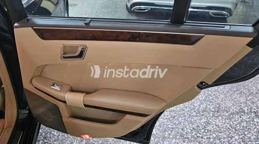 Mercedes E 250 2012 Black Automatic Used for Sale in Greater Cairo ( Cairo + Giza) - 9