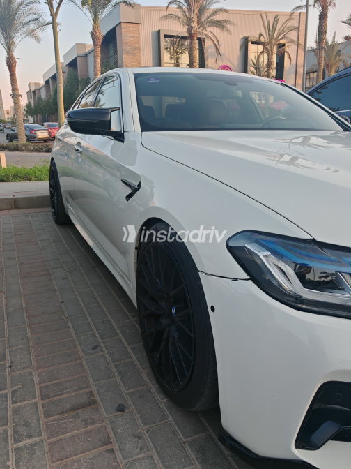 بي ام دبليو 520 2018 أبيض أوتوماتيك مستعملة للبيع في القاهرة الكبرى ( القاهرة - الجيزة) - 5