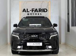 كيا سورينتو 2023 أسود أوتوماتيك مستعملة للبيع في مدينة الشيخ زايد