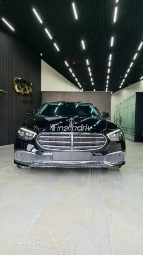 Mercedes E 200 2023 Black Automatic Used for Sale in Cairo - 1