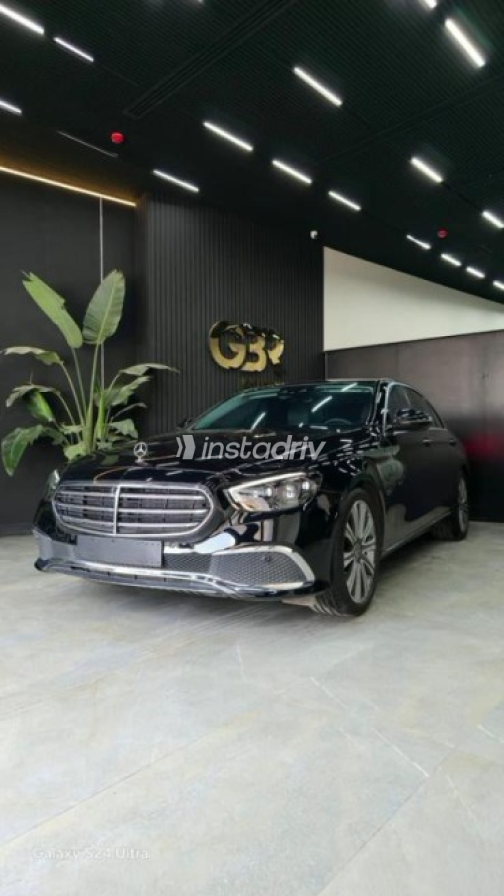 Mercedes E 200 2023 Black Automatic Used for Sale in Cairo - 4