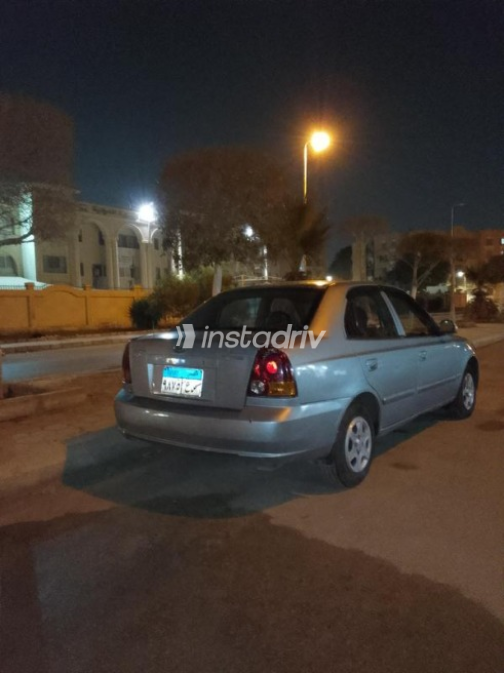 هيونداي فيرنا 2005 فضي يدوي مستعملة للبيع في مدينة الشيخ زايد - 1