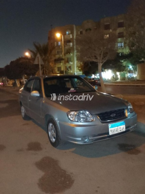 هيونداي فيرنا 2005 فضي يدوي مستعملة للبيع في مدينة الشيخ زايد - 2
