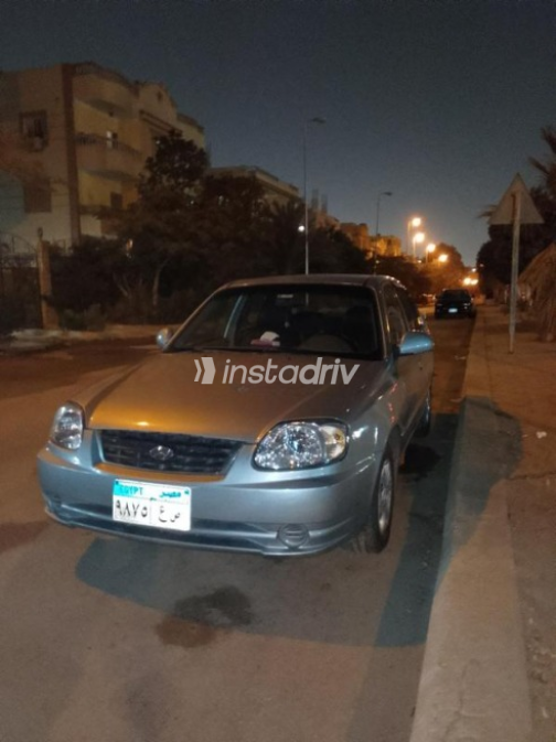 هيونداي فيرنا 2005 فضي يدوي مستعملة للبيع في مدينة الشيخ زايد - 3