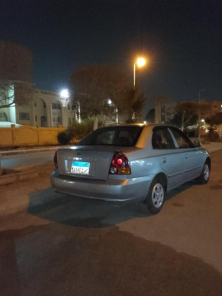 هيونداي فيرنا 2005 فضي يدوي مستعملة للبيع في مدينة الشيخ زايد