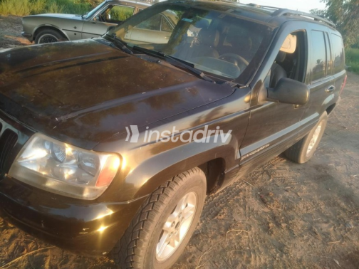 Jeep Grand Cherokee 2000 Black Automatic Used for Sale in Cairo - 1