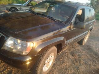 Jeep Grand Cherokee 2000 Black Automatic Used for Sale in Cairo