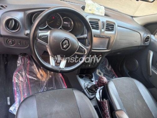 Renault Sandero Step Way 2019 Blue Automatic Used for Sale in El Haram - 4