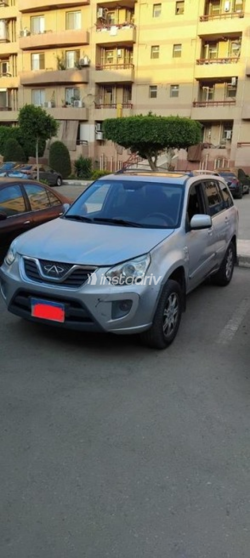 Chery Tiggo 3 2017 Silver Automatic Used for Sale in Greater Cairo ( Cairo + Giza) - 5