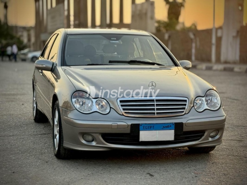 Mercedes C 180 2007 Gold Automatic Used for Sale in Nasr city - 2