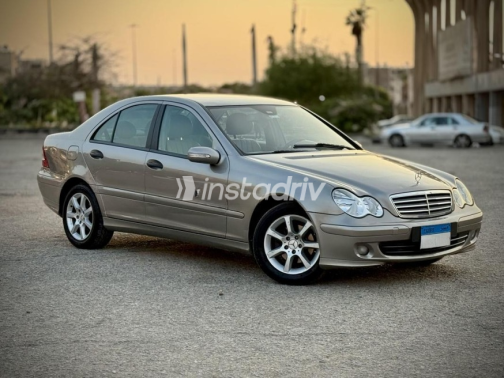 Mercedes C 180 2007 Gold Automatic Used for Sale in Nasr city - 4