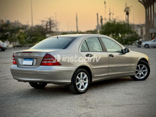 Mercedes C 180 2007 Gold Automatic Used for Sale in Nasr city - 5