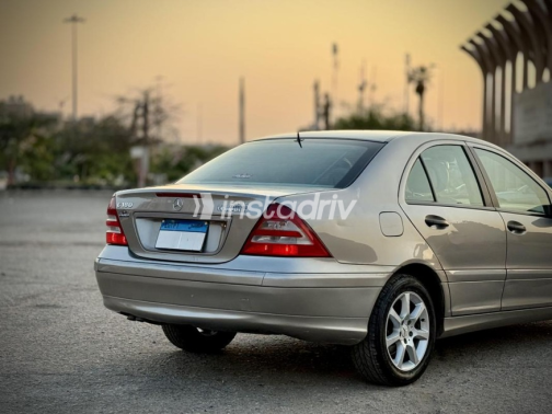 Mercedes C 180 2007 Gold Automatic Used for Sale in Nasr city - 6