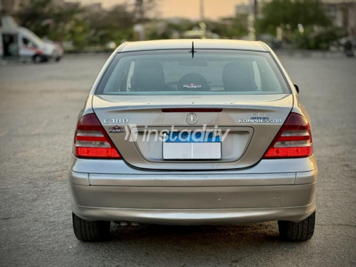 Mercedes C 180 2007 Gold Automatic Used for Sale in Nasr city - 8