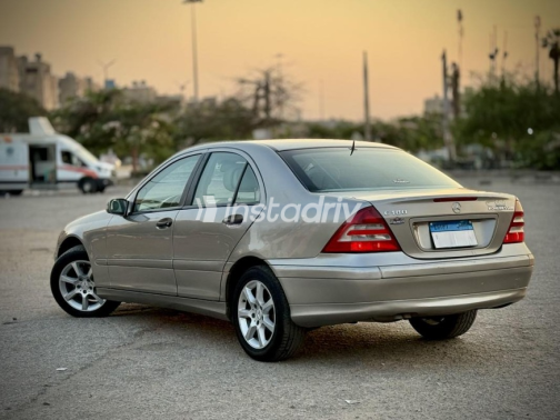 Mercedes C 180 2007 Gold Automatic Used for Sale in Nasr city - 9