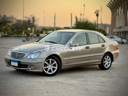 Mercedes C 180 2007 Gold Automatic Used for Sale in Nasr city - 10