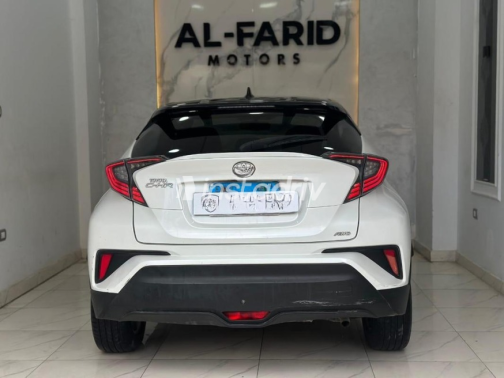تويوتا C-HR 2017 أبيض أوتوماتيك مستعملة للبيع في الإسكندرية - 2