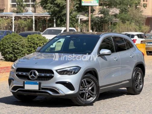 Mercedes GLA 200 2026 Silver Automatic Used for Sale in Heliopolis - 5
