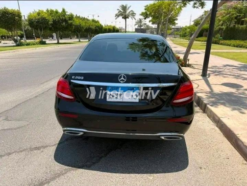 مرسيدس E 200 2020 أسود أوتوماتيك مستعملة للبيع في القاهرة الكبرى ( القاهرة - الجيزة) - 4