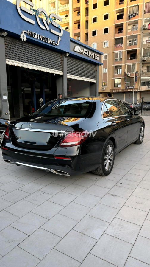 مرسيدس E 350 2018 أسود أوتوماتيك مستعملة للبيع في القاهرة الكبرى ( القاهرة - الجيزة) - 2