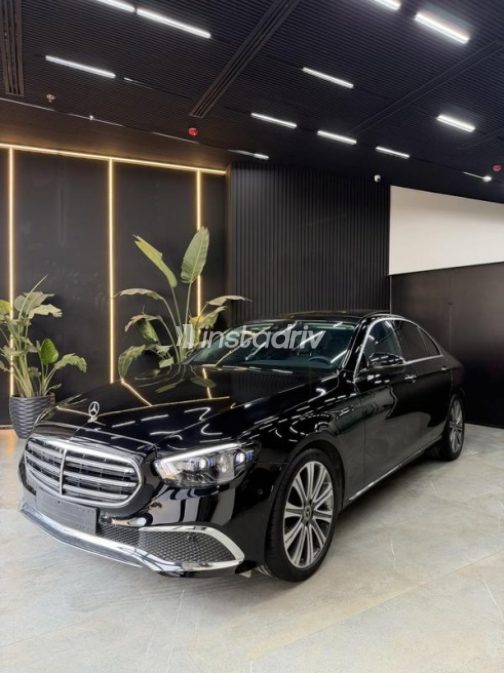 مرسيدس E 200 2023 أسود أوتوماتيك مستعملة للبيع في القاهرة - 1