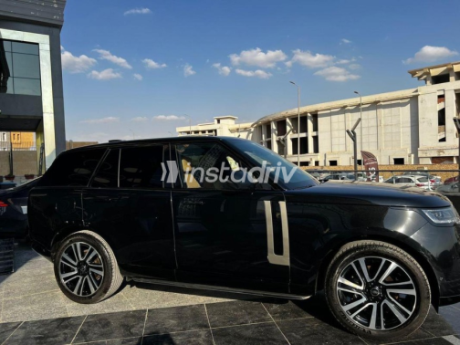لاند روفر رنج روفر فوج 2025 أسود أوتوماتيك مستعملة للبيع في القاهرة - 3