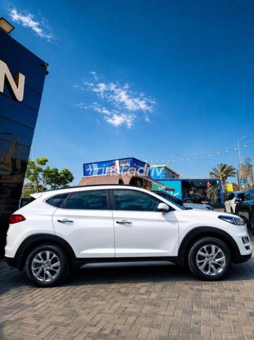 Hyundai Tucson GDI 2019 White Automatic Used for Sale in Sheikh Zayed City - 7