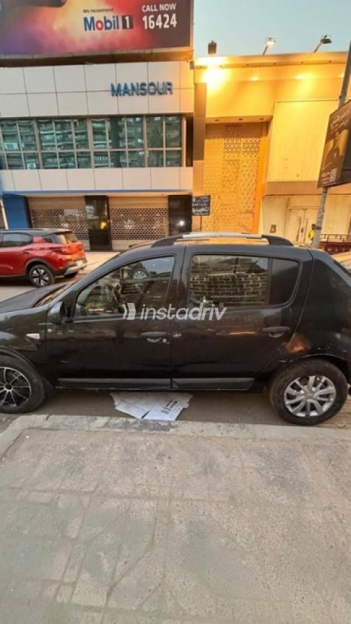 Renault Sandero 2014 Black Manual Used for Sale in Mohandessin - 5