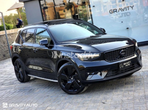 فولفو XC 40 2026 أسود أوتوماتيك مستعملة للبيع في مدينة الشيخ زايد - 3