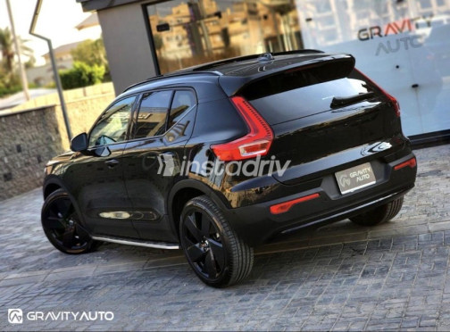 فولفو XC 40 2026 أسود أوتوماتيك مستعملة للبيع في مدينة الشيخ زايد - 5