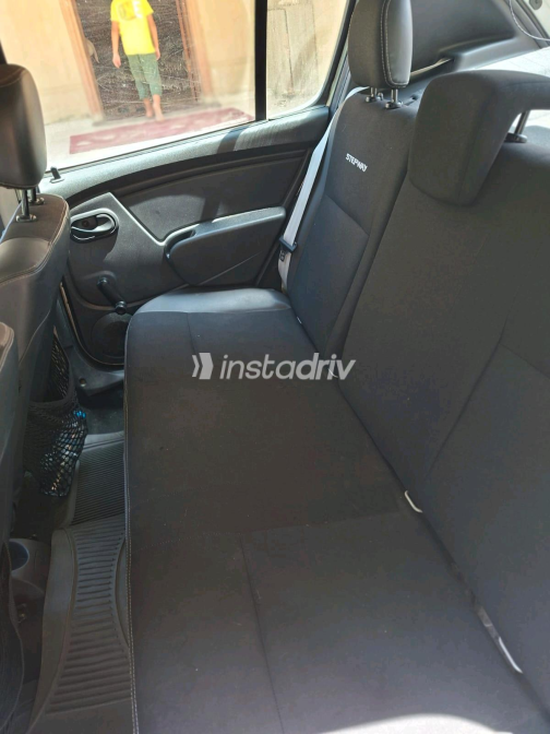 Renault Sandero Step Way 2014 Silver Manual Used for Sale in Greater Cairo ( Cairo + Giza) - 5