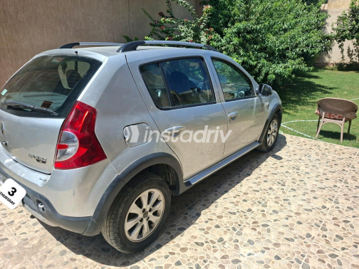 Renault Sandero Step Way 2014 Silver Manual Used for Sale in Greater Cairo ( Cairo + Giza) - 6