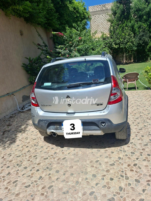 Renault Sandero Step Way 2014 Silver Manual Used for Sale in Greater Cairo ( Cairo + Giza) - 7