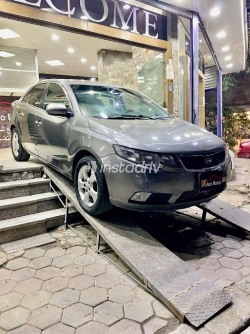 Kia Cerato 2010 Gray Automatic Used for Sale in Nasr city - 2