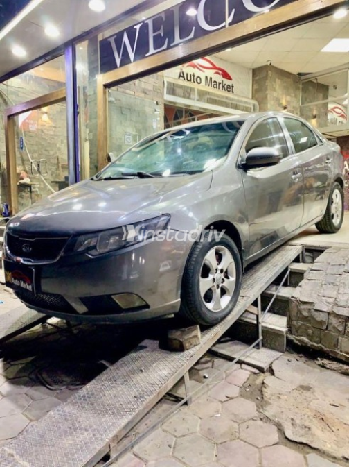 Kia Cerato 2010 Gray Automatic Used for Sale in Nasr city - 3