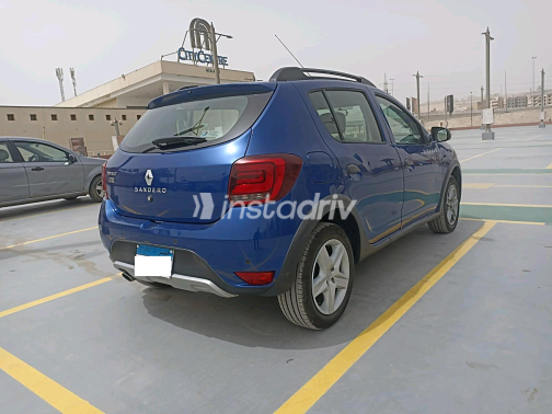 Renault Sandero Step Way 2021 Blue Automatic Used for Sale in Greater Cairo ( Cairo + Giza) - 2