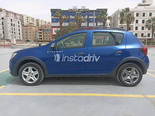 Renault Sandero Step Way 2021 Blue Automatic Used for Sale in Greater Cairo ( Cairo + Giza) - 7